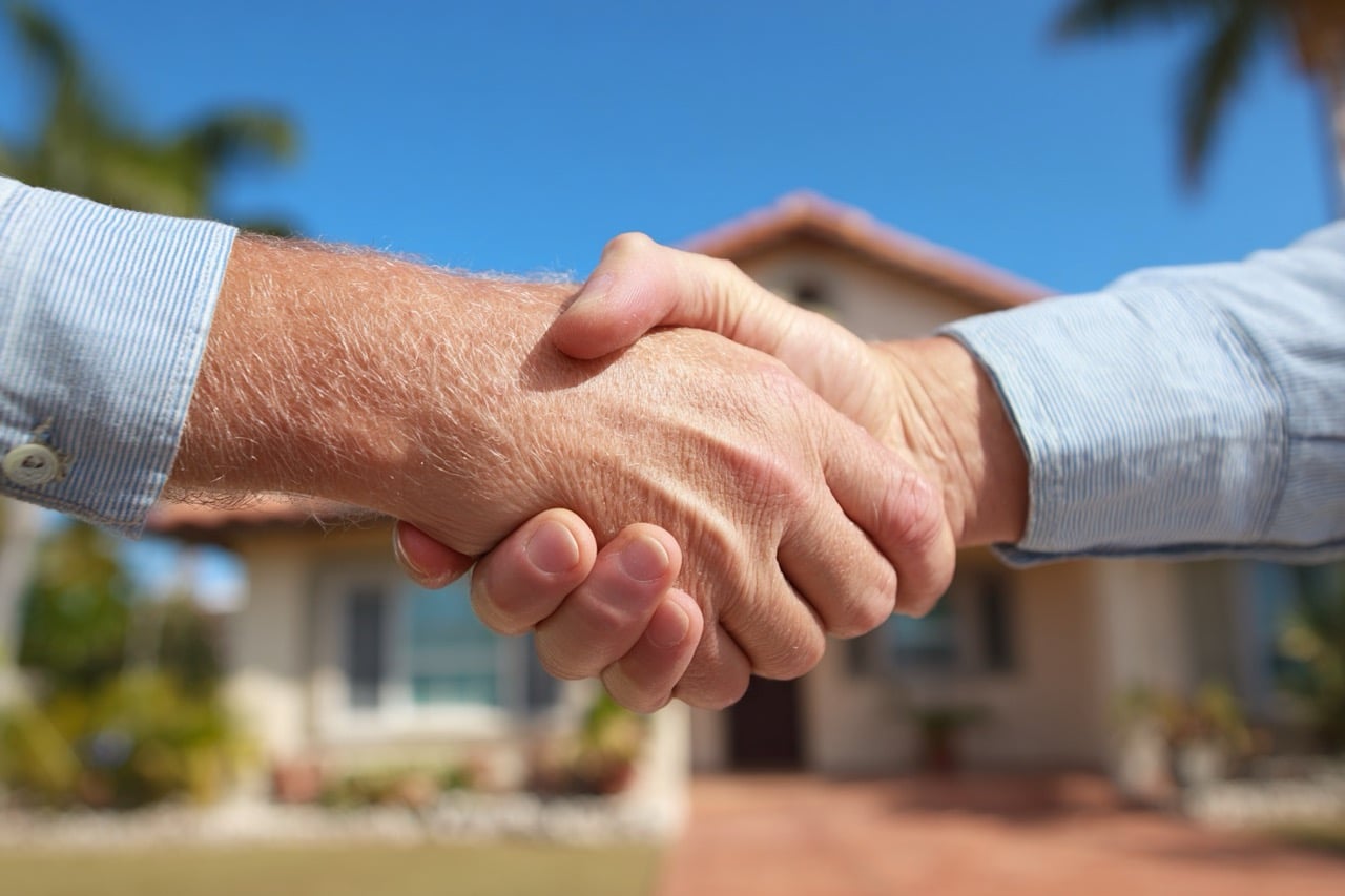 Tampa Florida homeowner closing quick cash sale for condemned property